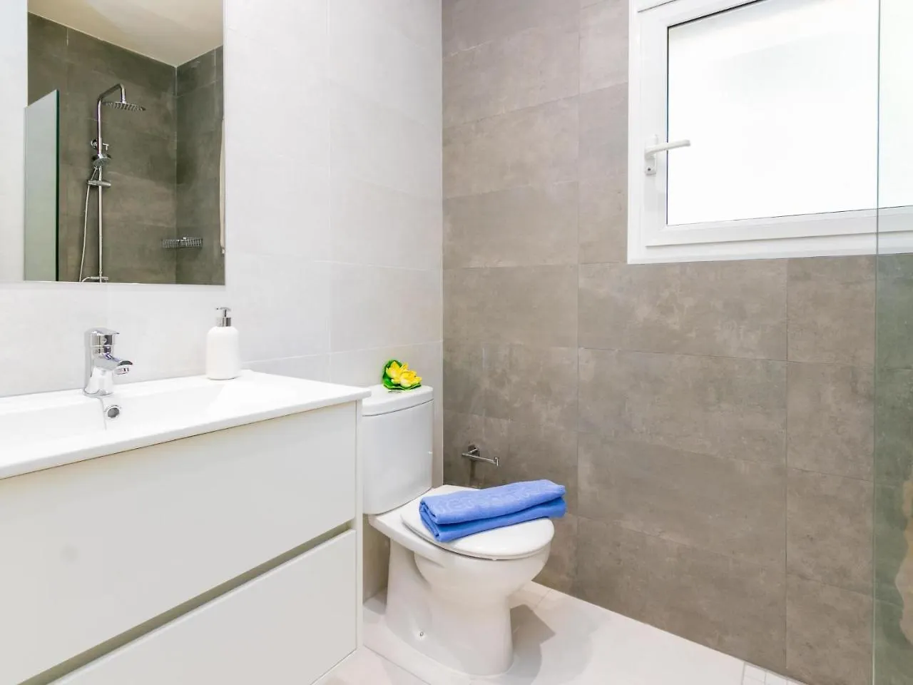 Apartment Velazquez-2 By Interhome Roses